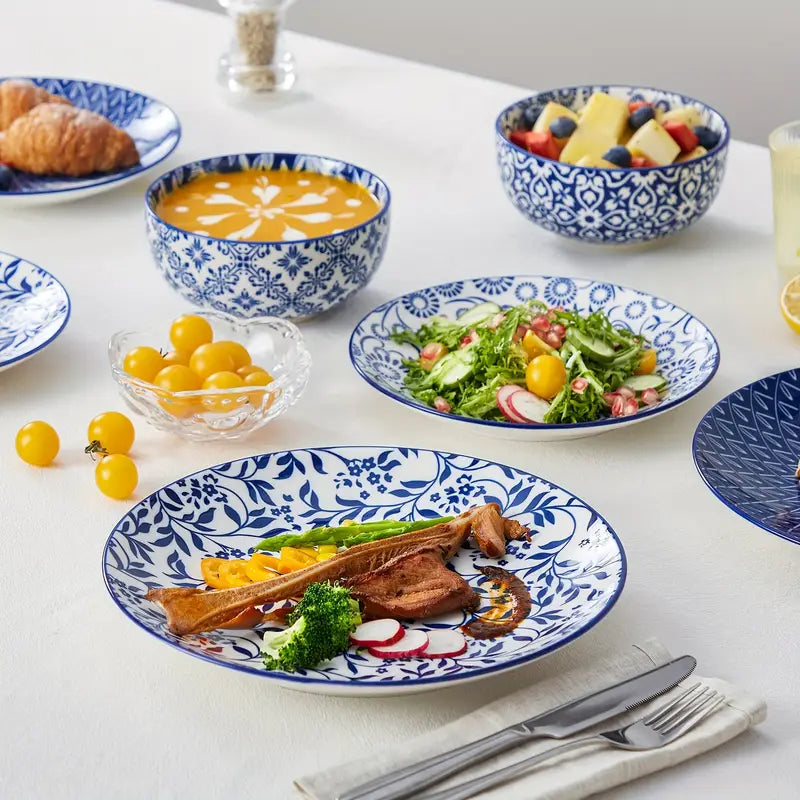 Service de Table 12 Pièces en Porcelaine Bleu et Blanc – Motifs Floraux Élégants