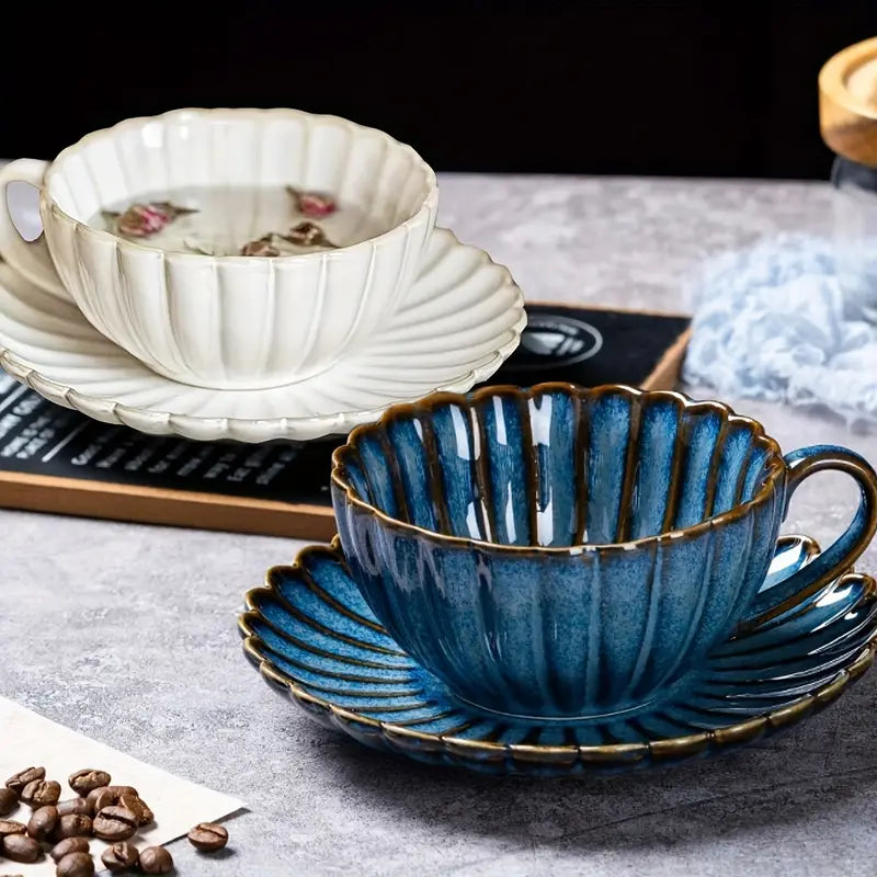 Élégance Florale – Tasse à Café en Céramique avec Soucoupe 250 ml