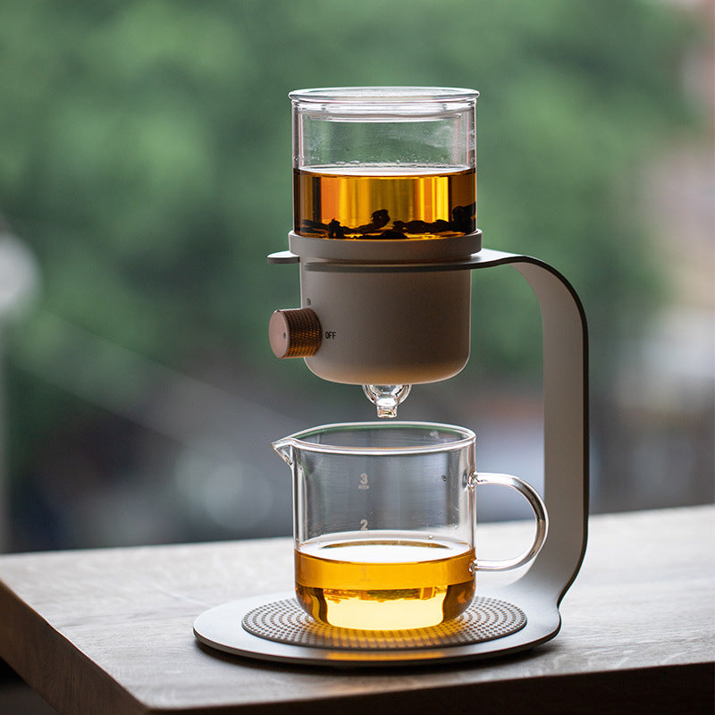 Teekanne aus Steingut-Imitat – Die Harmonie von Tee und Natur