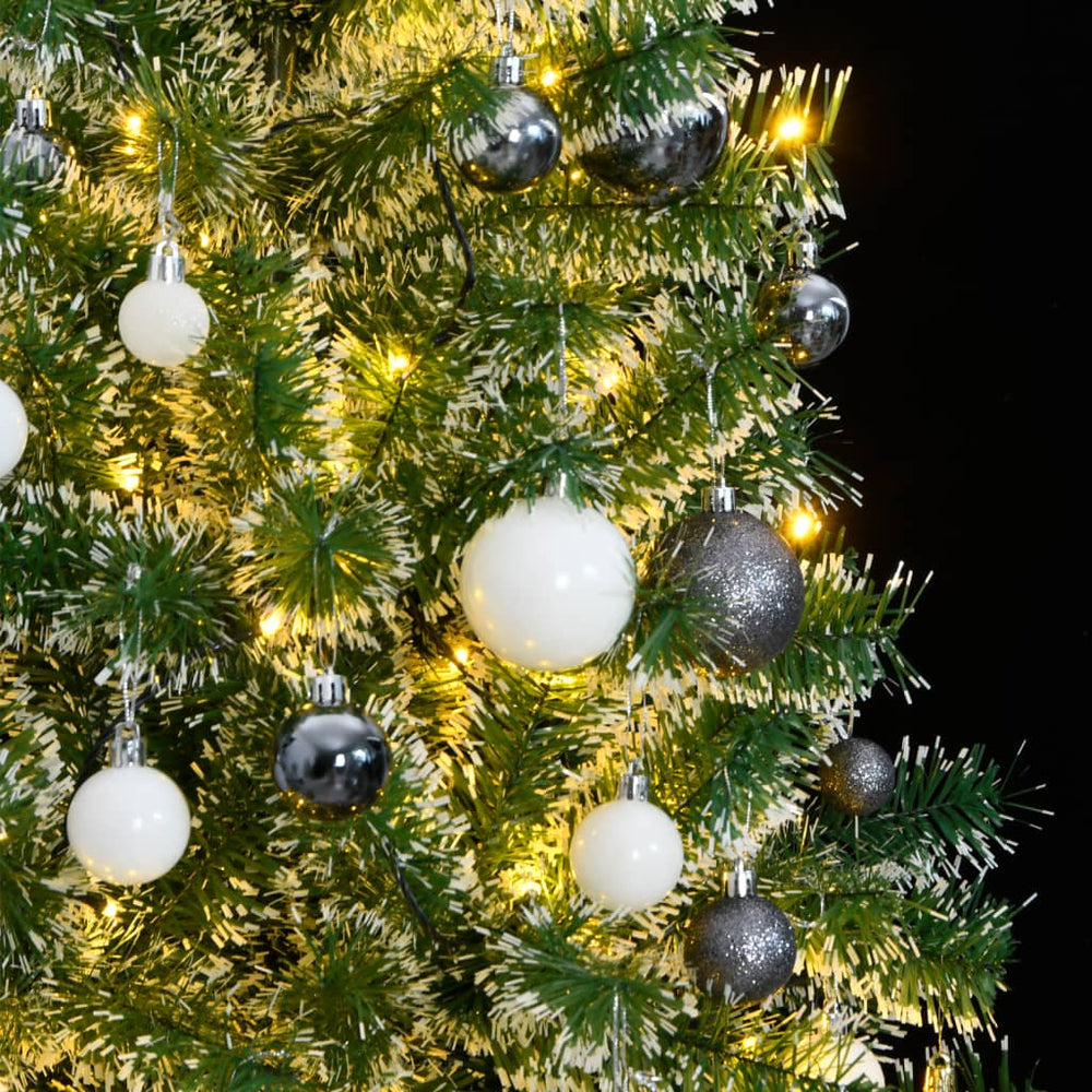 Sapin de Noël enneigé proposé en 210 ou 240 cm selon variante