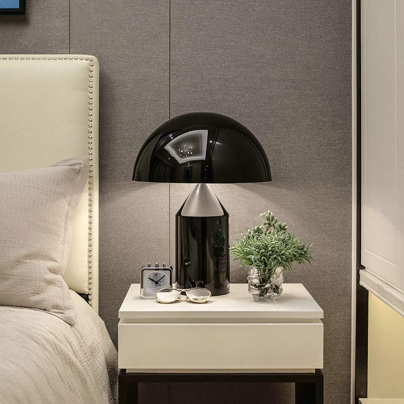 Lampe de table champignon en métal avec éclairage LED