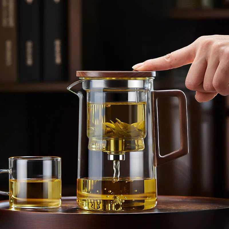 Chinesische Teekanne aus Glas mit einem Knopf – Die Kunst, Tee mit Eleganz zu genießen