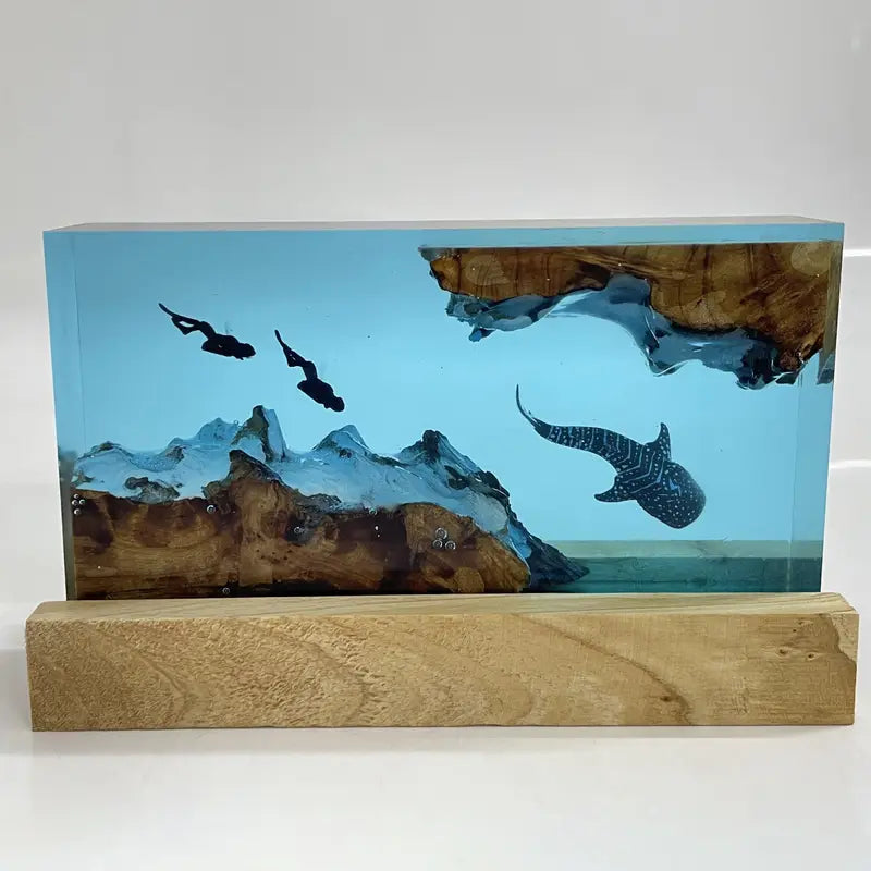 Lampe Baleine en Résine - L’Éveil de la Lumière Marine