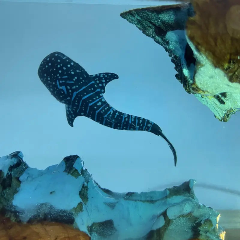 Lampe Baleine en Résine - L’Éveil de la Lumière Marine