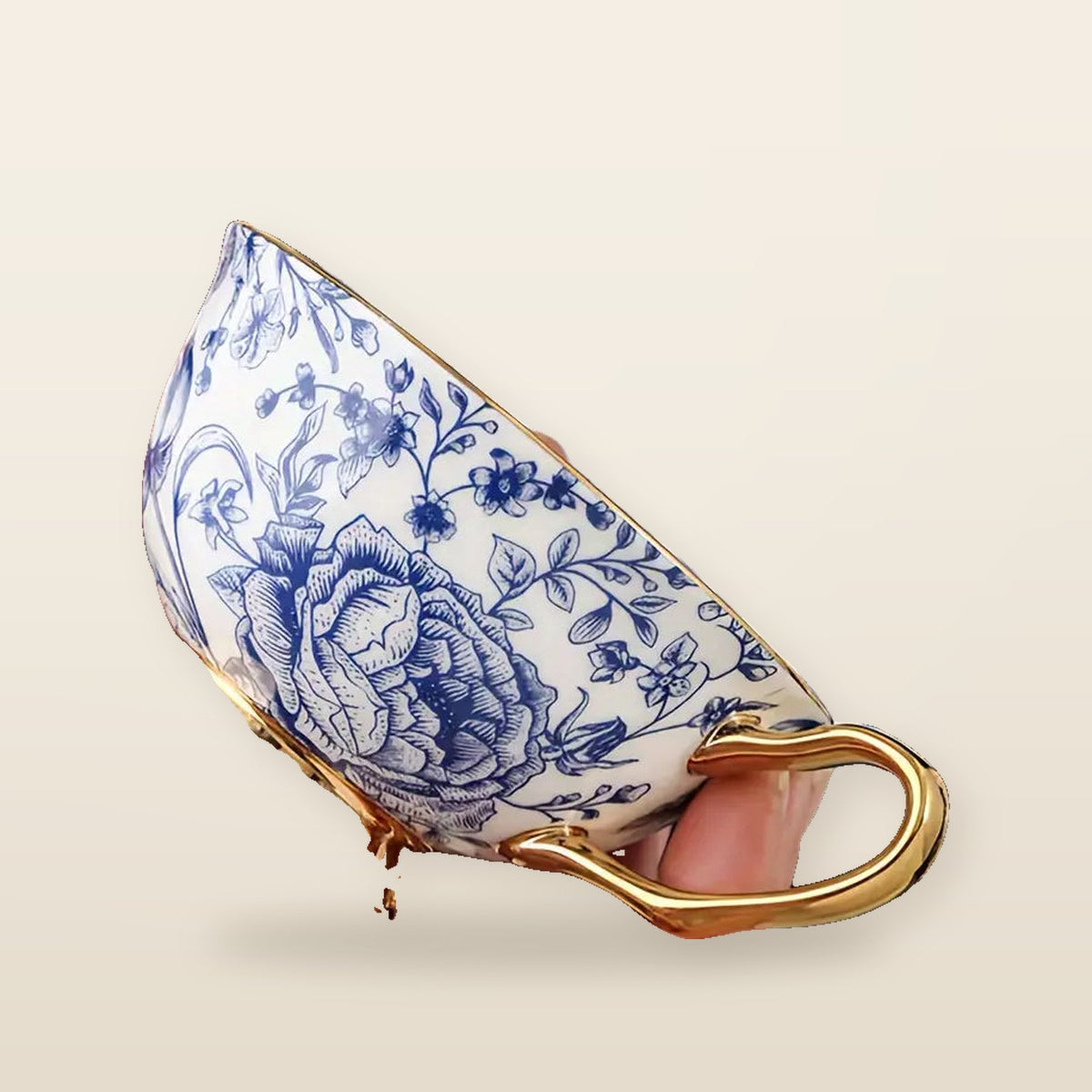 Ensemble Tasse & Soucoupe en Porcelaine d’Os – Motif Floral Bleu & Blanc