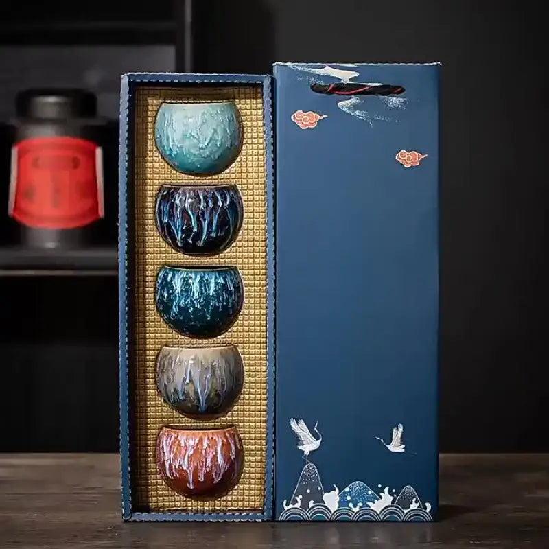 Coffret de cinq tasses à thé chinoises en céramique